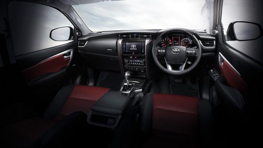  Toyota Fortuner TRD Sportivo 2016 года  (фото 11 из 20)